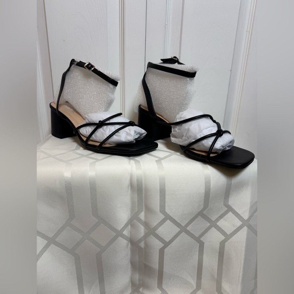 Soda Black Strappy Block Heel Sandals Women’s Size 10